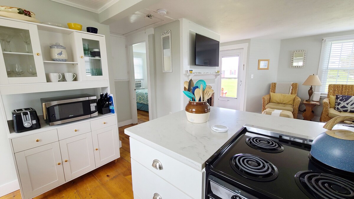 Sweet 2BD Beach Point Cottage–Direct Beach Access, A/C, Patio, Outdoor Shower (WNAGE)