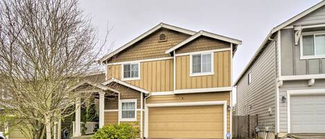 Spanaway Vacation Rental | 4BR | 2.5BA | Stairs to Access | 1,803 Sq Ft
