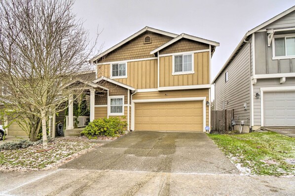 Spanaway Vacation Rental | 4BR | 2.5BA | Stairs to Access | 1,803 Sq Ft