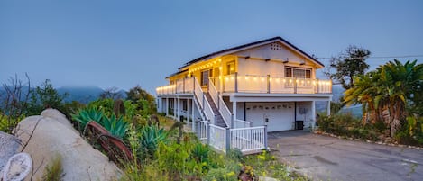 Escondido Vacation Rental | 3BR | 2.5BA | Stairs Required | 3,000 Sq Ft