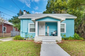 Home Exterior | Keyless Entry | 4 Mi to Rainbow Springs State Park Tube Rentals