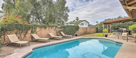 Glendale Vacation Rental | 3BR | 2BA | 1,160 Sq Ft | Half-Step Required