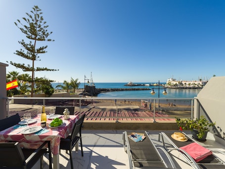 Haus mit Meerblick in Playa de Mogán in Spanien