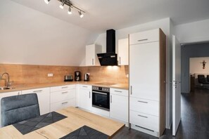 Appartement 2, OG, 85 qm, 2 Schlafräume, max. 4 Personen-Wohnzimmer OG