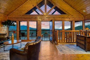 Master bedroom, with deck to amazing views!