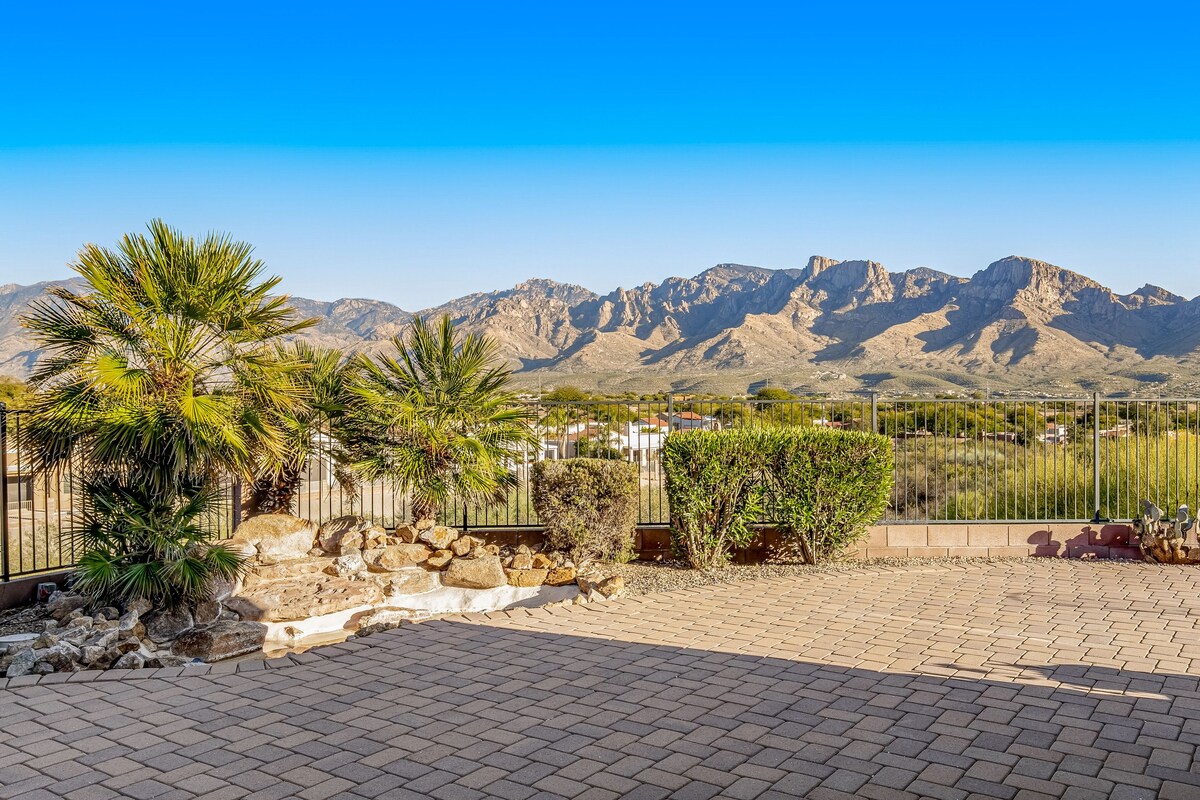 Desert oasis with mountain-views, private patio, grill, washer/dryer, & AC