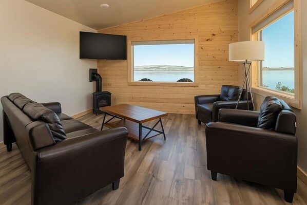 Living area. Exact unit will be assigned upon arrival. Views, colors and decor may vary.