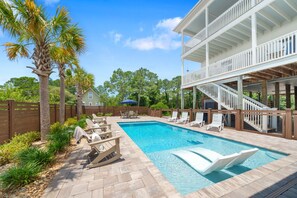 4 bedroom home on 30a, 3 min from beach , private pool, putting green golf cart and fireplace