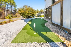 3 Hole Putting Green