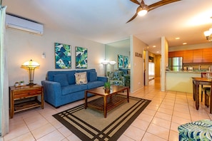 Newly remolded tropical retreat with AC to keep you cool