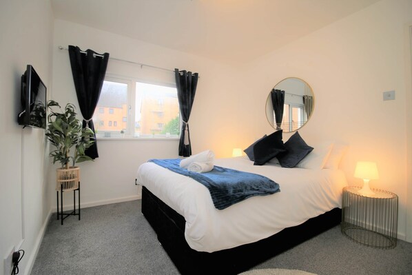 Blue Bedroom (1)