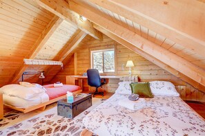 Loft - Sleeps 4