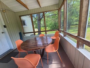 Screen room