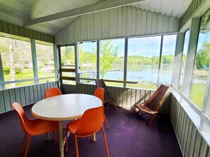 private screen room