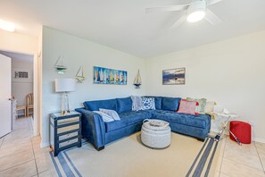 Living Room | Sleeper Sofa | Central A/C