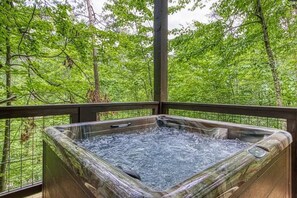 Hot tub on the deck woth a view