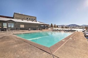 Meadow Ridge Community Amenities | Heated Pool & Hot Tub