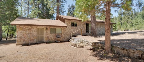 Groveland Vacation Rental | 3BR | 2BA | Steps Required for Access | 2,000 Sq Ft
