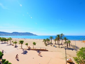 Wasser, Himmel, Daytime, Azurblau, Gebäude, Küsten Und Ozeanische Forms, Gewässer, Landschaft, Strand, Natürliche Landschaft