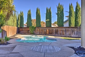 Backyard | Pool Depth (2'-6')