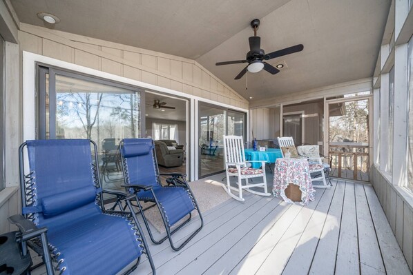 Screened in Porch | Rocking Chairs | Ceiling Fan | Outdoor Dining Table | BBQ Grill