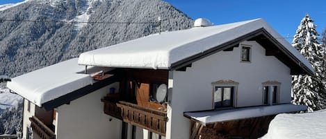 Außenseite Ferienhaus [Winter]