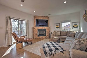 Living Room | Smart TV | Gas Fireplace | Sleeper Sofa