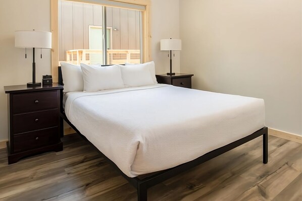 Unit with 1 King and 1 Queen bed. Exact unit will be assigned upon arrival. Views, colors and decor may vary.
