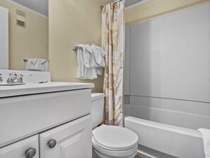 Clean bathroom with tub/shower!