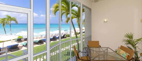 Screened Patio.