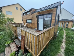 Tiny House Veranda mit Markise
Tiny House Veranda with marquee