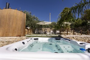 Bain à remous extérieur