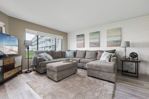 Beautiful Furniture - No shabby mismatched furniture here! Colony Reef 3102 is impeccably decorated, so you'll relish the time you spend here with family and friends all the more.