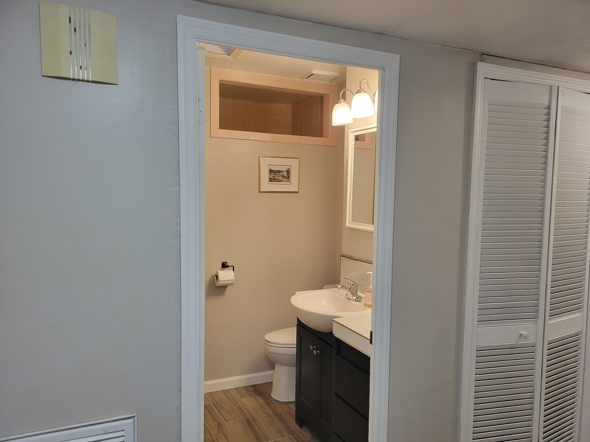 Charming Spacious 3br-2ba House