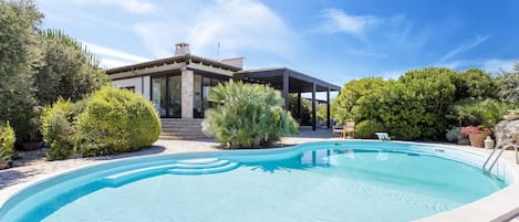 ClickSardegna Villa Paraiba per 12 persone, con piscina indipendente vista mare