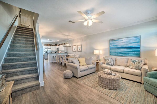 Open floor plan throughout the entire main level for plenty of room. 