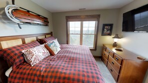 Screen, Lamp, Indoors, Bed, Furniture