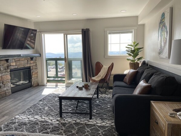 Home Decor, Living Room, Furniture, Indoors, Building