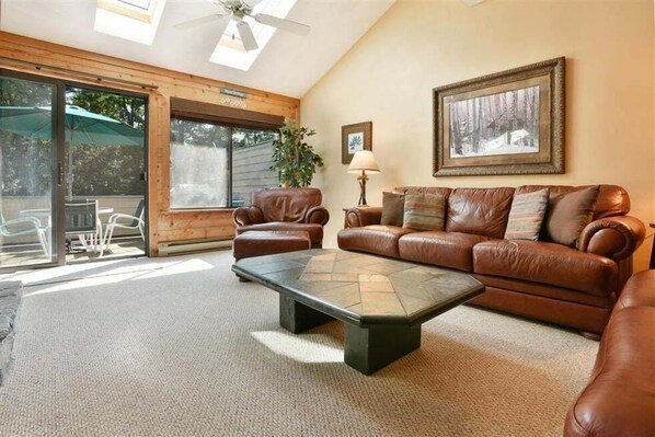 Coffee Table, Table, Furniture, Home Decor, Indoors