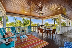 Private lounge deck