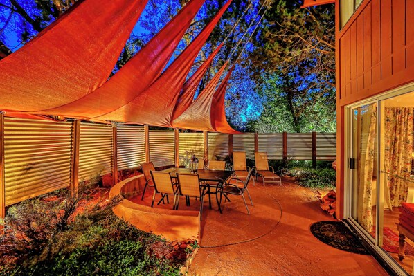 dining area, night