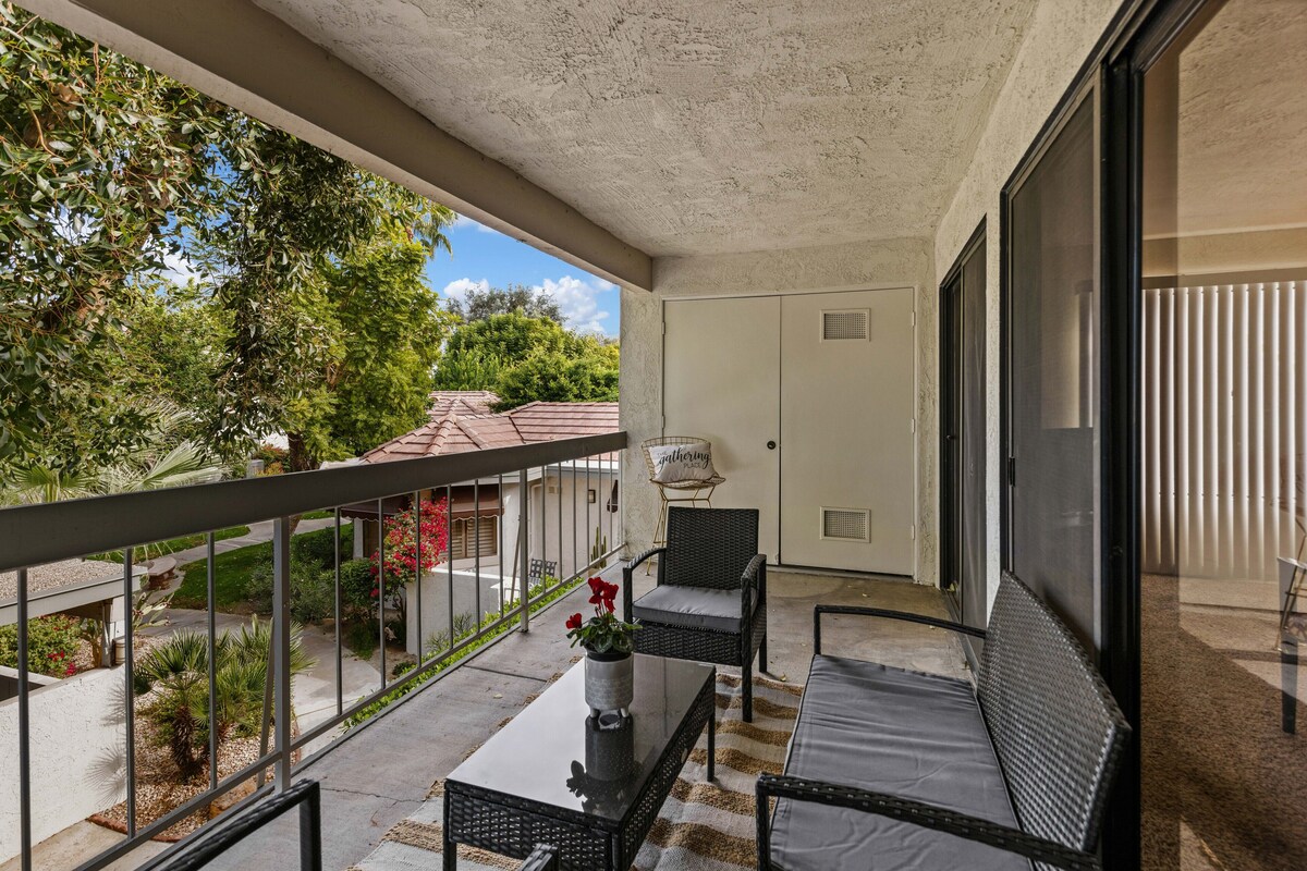 Bright and Sunny upstairs condo.