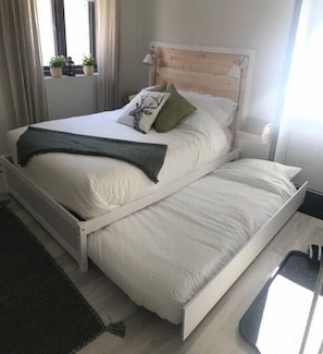 Twin mattress under Full for additional guest/child.