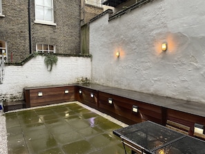 Enormous private terrace- sole use of the guests.