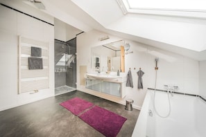 Bathroom with bathtub
