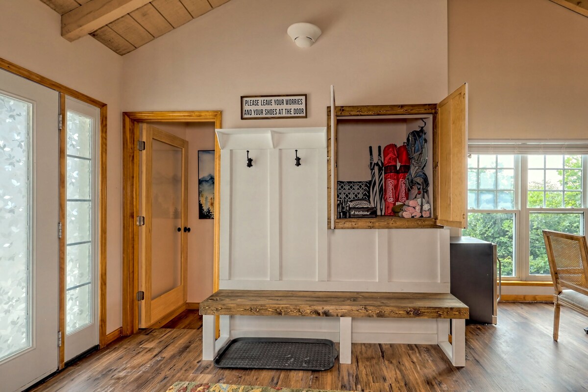 Room at the Top-NEW! This View! Pet Friendly Mtn Cabin