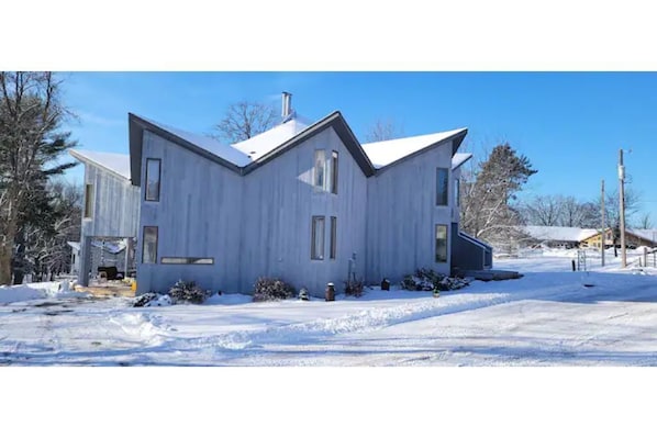 Promise Lodge in a load of snow.