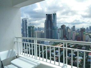 Relax during the day on the balcony