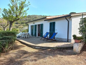 Ansicht vom Haus, Terrasse mit tollstem Meerblick