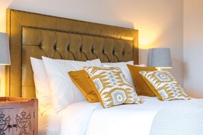 Magnolia - King Size Bed
